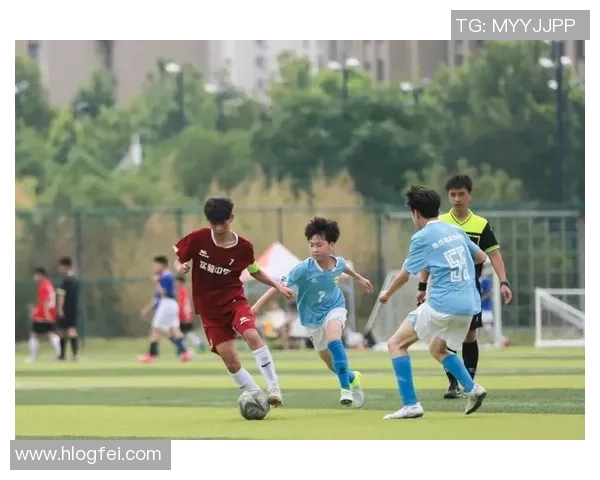 足球星光闪耀绿茵赛场群星逐梦展现激情与荣耀瞬间